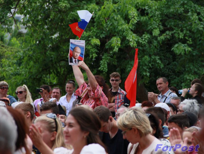 В День России севастопольцы доказали - «Своему выбору верны»