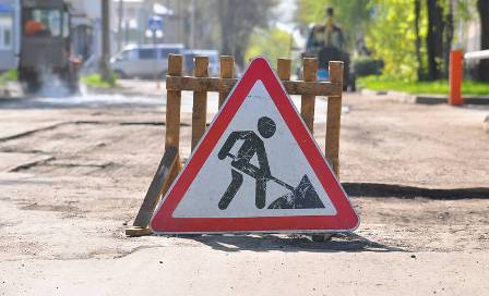 Власти Севастополя обещают отремонтировать часть дороги на ул. Индустриальная за 6 миллионов рублей