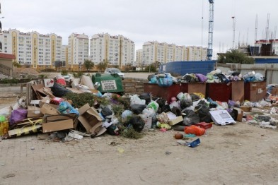 Губернатор Севастополя рассказал, как будут убирать мусор в 2017 году и почему сейчас в городе так грязно