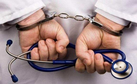На врача в Крыму завели уголовное дело — «залечил» пациента до смерти