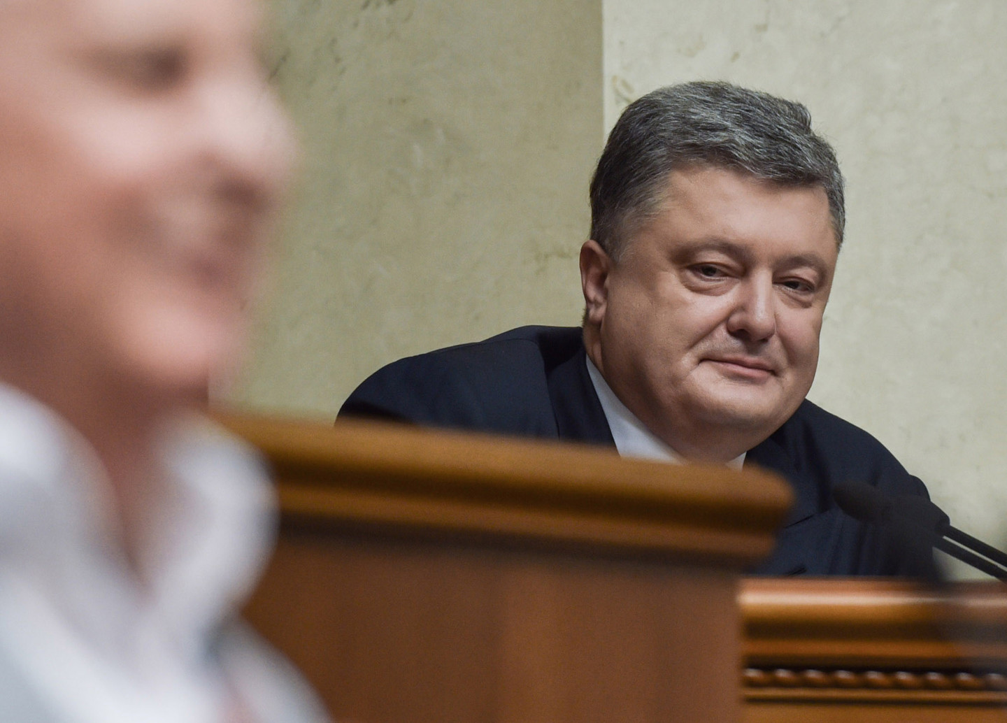 Порошенко признал, что Украина не может жить за счёт траншей МВФ