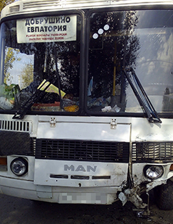 В Крыму "девятка" столкнулась с рейсовым автобусом [фото]
