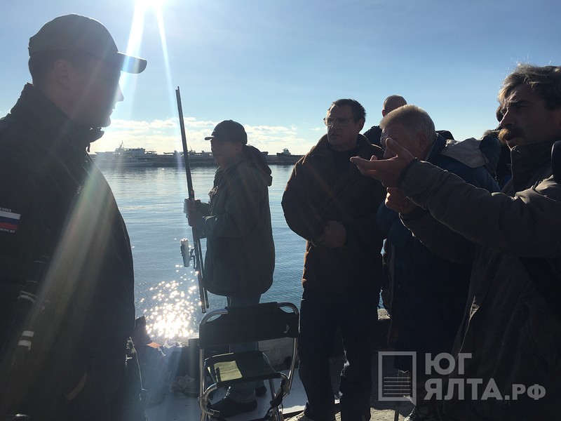Ялтинские рыбаки возмущены тем, что их гонят с набережной [фото, видео]