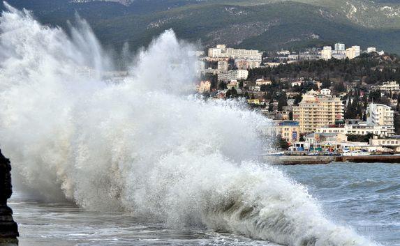 Крымчан предупредили о шторме, накроющем полуостров