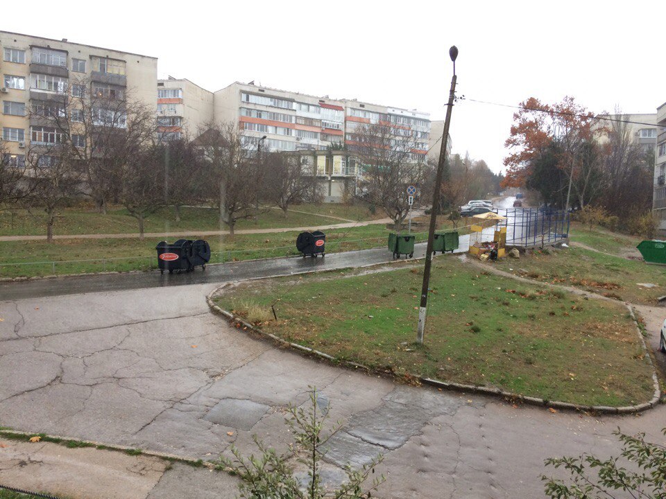 В Севастополе мусорные баки пора регистрировать ГИБДД [фото]