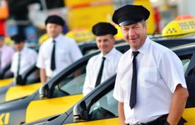 Первые севастопольские таксисты получили разрешения на перевозку