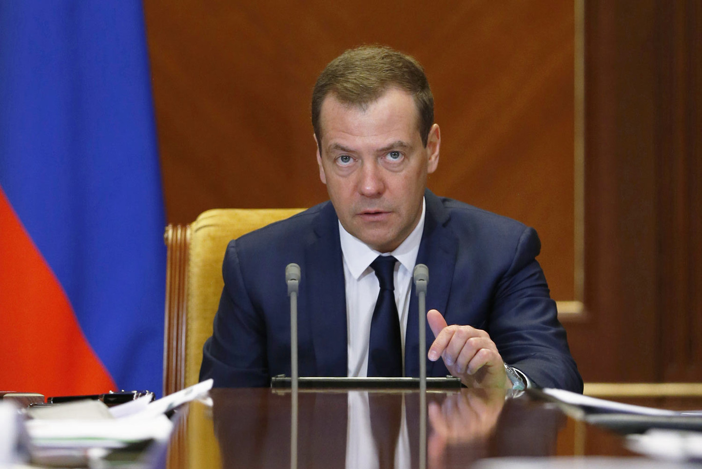 Медведев нашёл способ борьбы с бюрократизацией