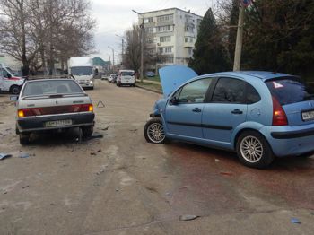 На дорогах Севастополя: в ДТП на Коломийца пострадала 10-летняя девочка