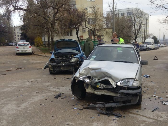 На дорогах Севастополя: в ДТП на Коломийца пострадала 10-летняя девочка