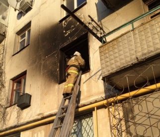 Пожар в крымском пгт. Вольное: в горящей квартире едва не погибла женщина