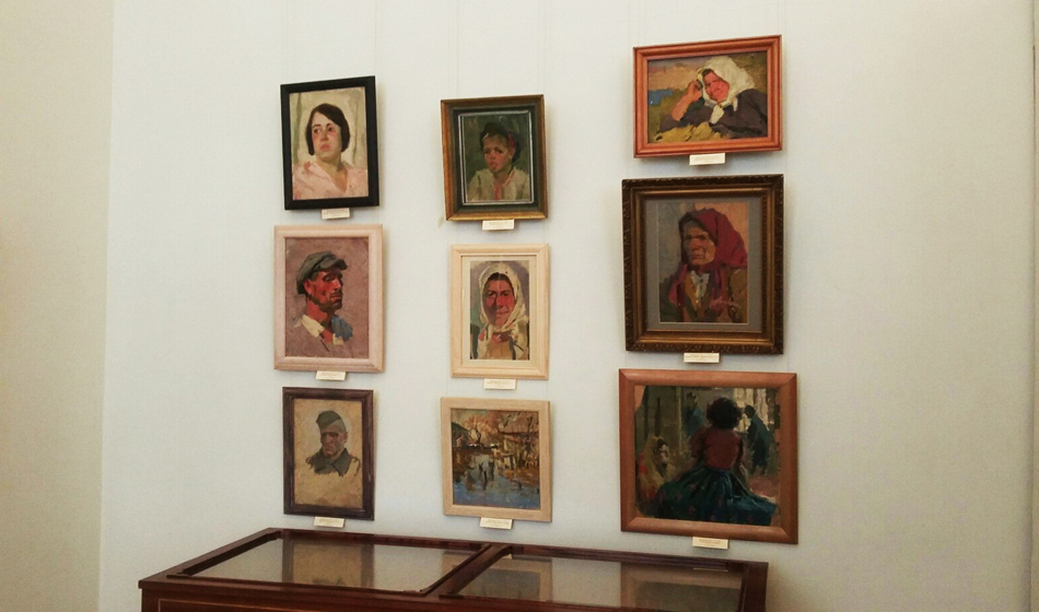 Путеводитель по советской эпохе: в Севастополе открылась выставка Татьяны Яблонской