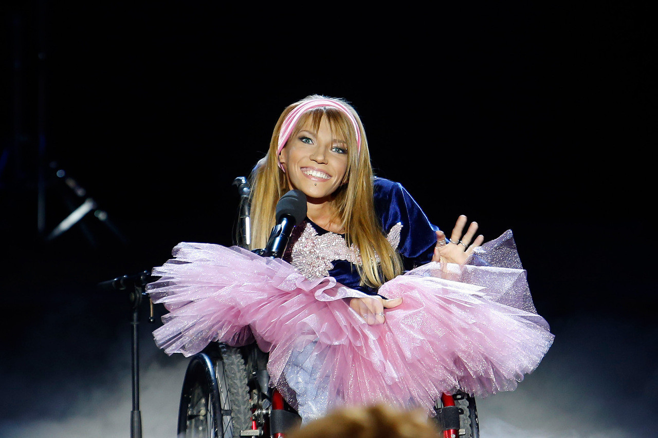 Россию на "Евровидении" представит певица в инвалидном кресле — Юлия Самойлова