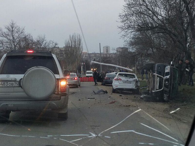 В ДТП на Богданова перевернулся грузовик – погиб водитель (обновлено)
