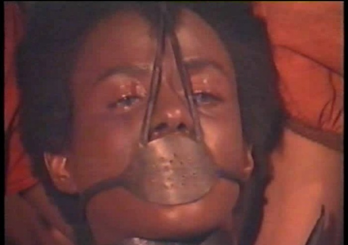 Рабыня Анастасия в маске-наморднике: кадр из сериала
