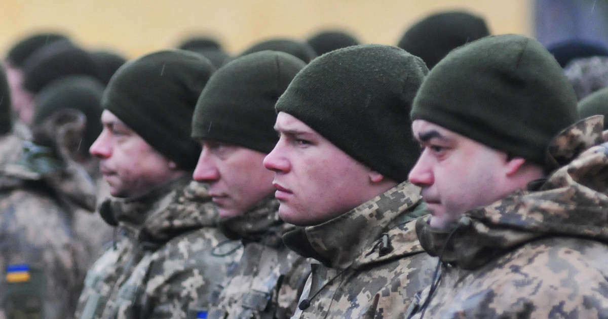 Порошенко подписал закон, который поможет украинским военным меньше пить 