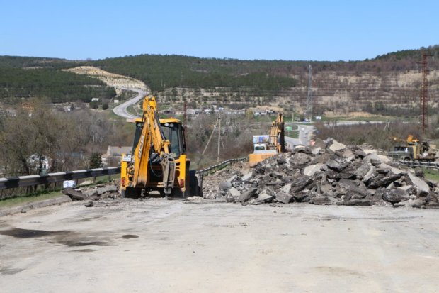 Поврежденный участок трассы «Симферополь – Севастополь» должны починить до лета