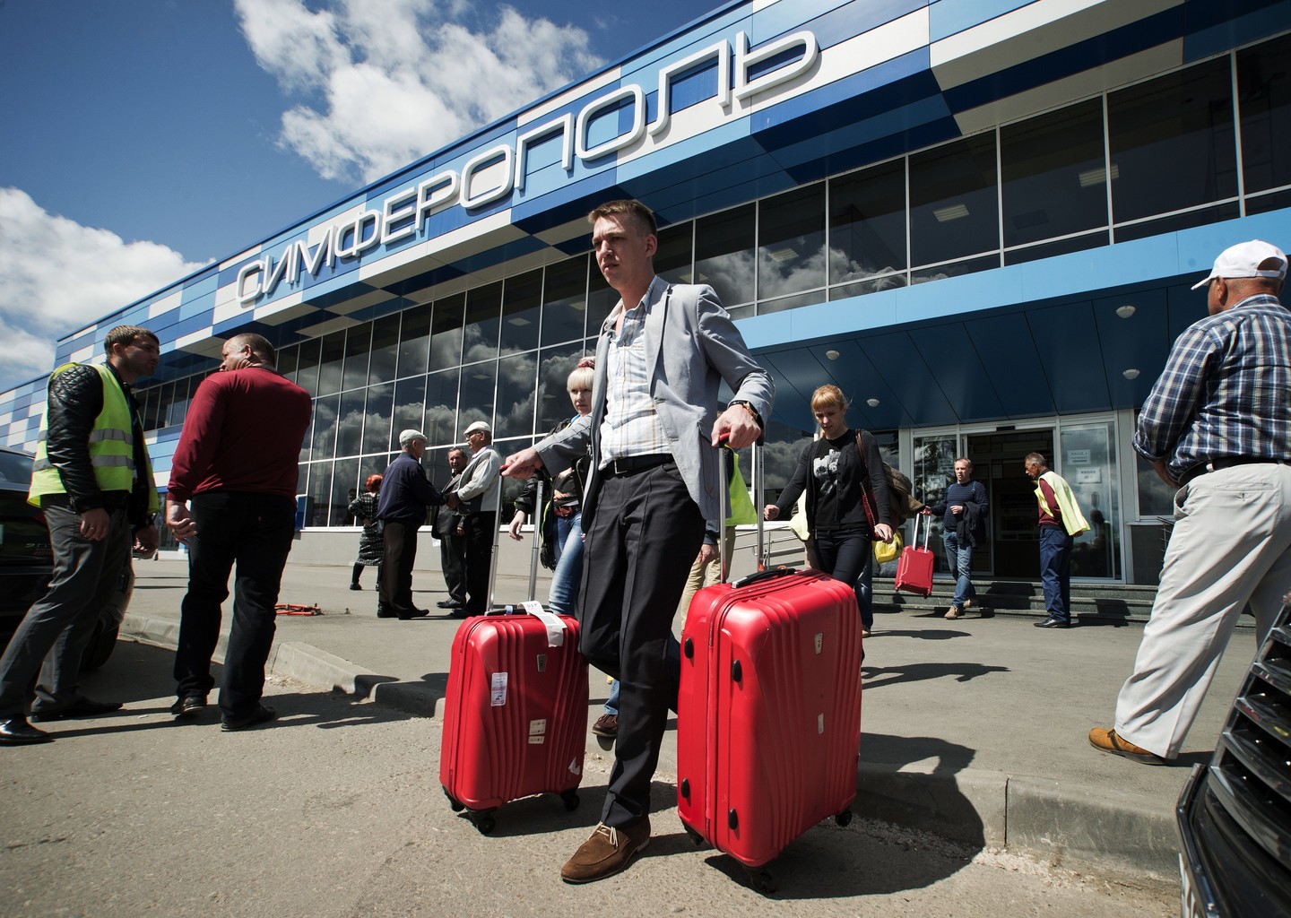 Семи российским авиакомпаниям выделят субсидии на перевозки в Крым