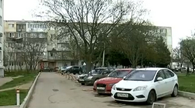 Жители Севастополя хотят перекрыть дорогу к своему дому
