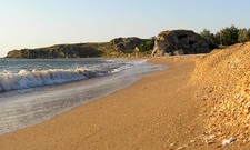 Пляжи не готовы, телефоны не работают: в Крыму провалили подготовку к купальному сезону 
