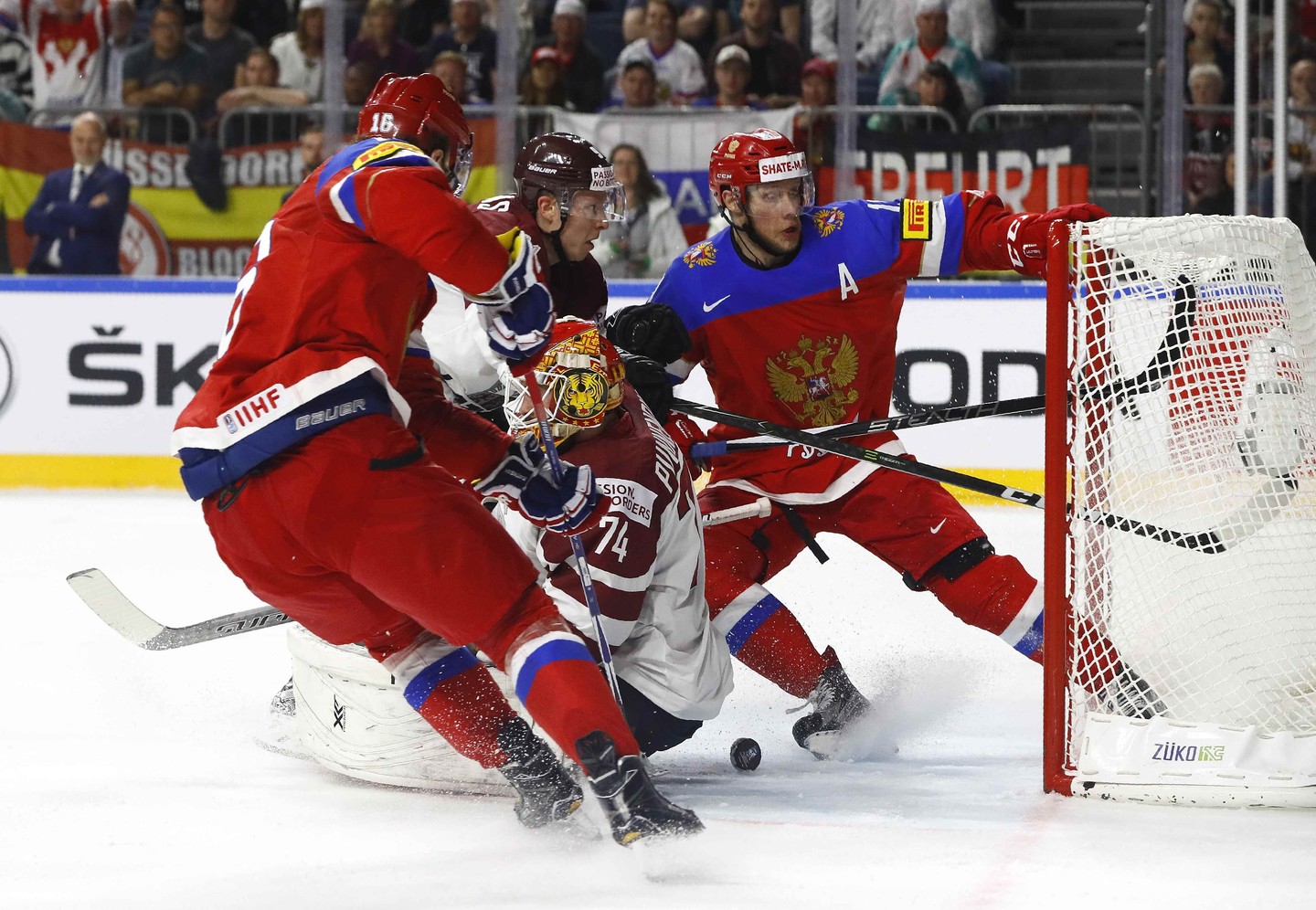 Сборная России на ЧМ одержала шестую победу подряд, разгромив латвийцев