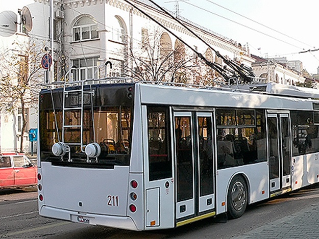 Стоимость проезда в троллейбусах Севастополя хотят снизить до 12 рублей 