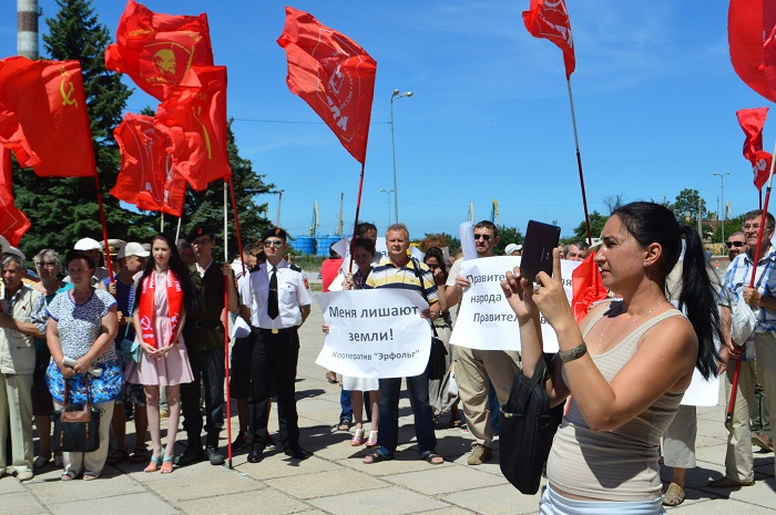 Антикоррупционный митинг коммунистов и эсеров в Севастополе не собрал и ста человек