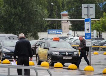 Легальных таксистов в Севастополе обозначат столбиками