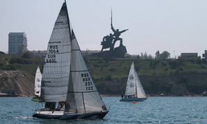 Около 500 спортсменов на яхтах зайдут в Севастополь