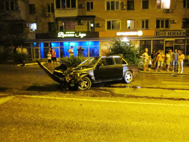 Вечернее ДТП в Севастополе. Машина превратилась в хлам — водитель родился «в рубашке»