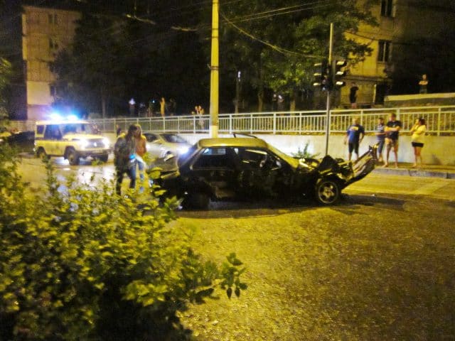Вечернее ДТП в Севастополе. Машина превратилась в хлам — водитель родился «в рубашке»