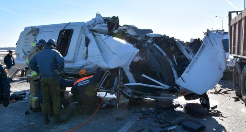 В Ростовской области шесть человек погибли в ДТП с микроавтобусом