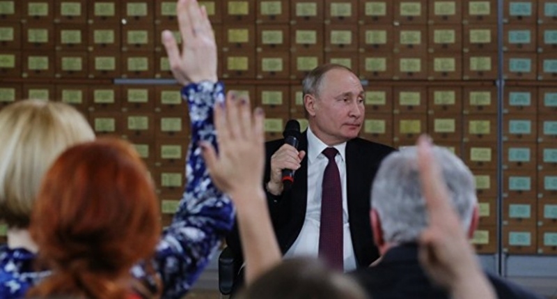 Как крымские общественники президента ублажали 
