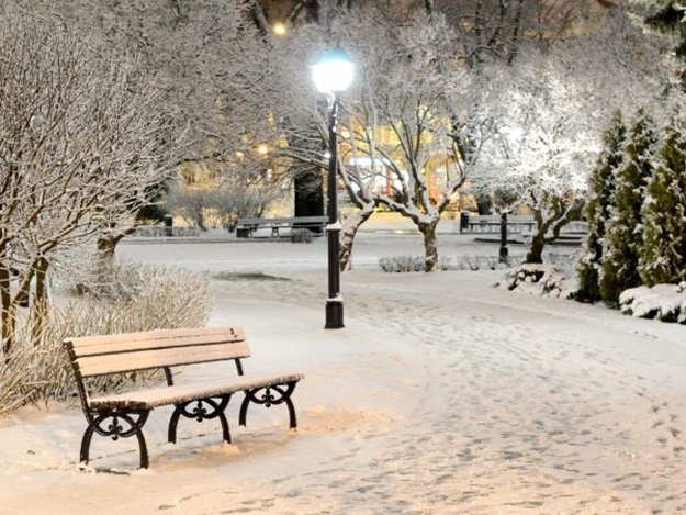Фотофакт: в Симферополь со снегом вернулась зима