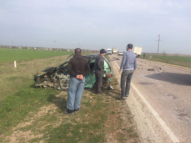Страшное ДТП: в Крыму легковушка вылетела на встречку и попала под грузовик