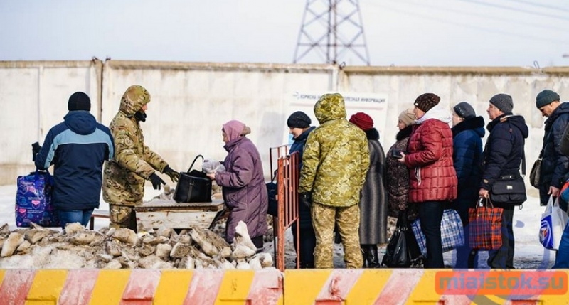 В Донбассе на пунктах пропуска большие очереди: люди три дня стояли у блокпоста