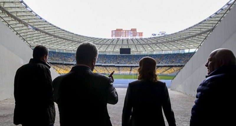 Названы ведущие дебатов Порошенко и Зеленского на стадионе
