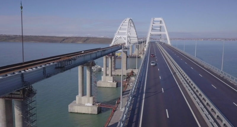Шувалов выкупит долю в строящей Крымский мост компании Ротенберга 