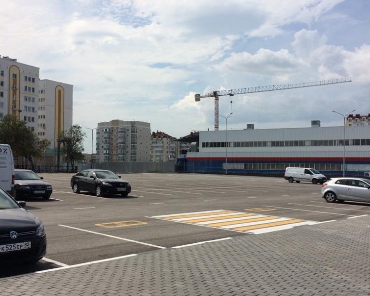В Севастополе появилась бесплатная парковка на 350 машино-мест