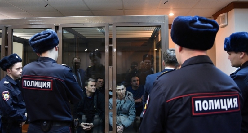 Суд продлил арест украинским морякам на три месяца