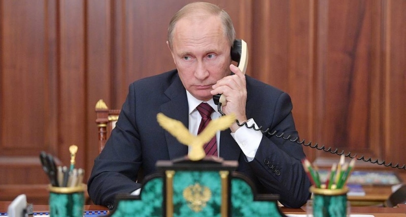 Путин впервые провел телефонные переговоры с Зеленским 