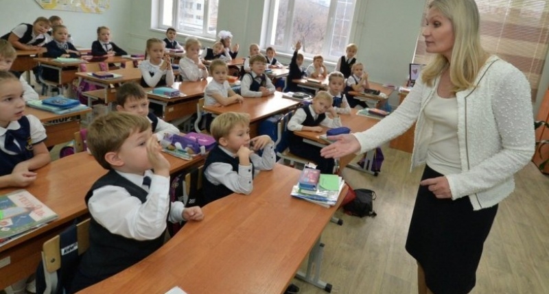 Крымским учителям повысили зарплату