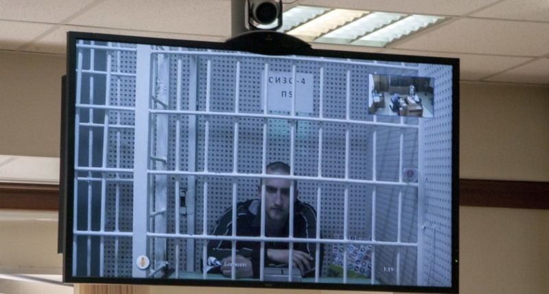 Прокурор запросил 6 лет колонии для Устинова, обвиняемого в применении насилия к омоновцу