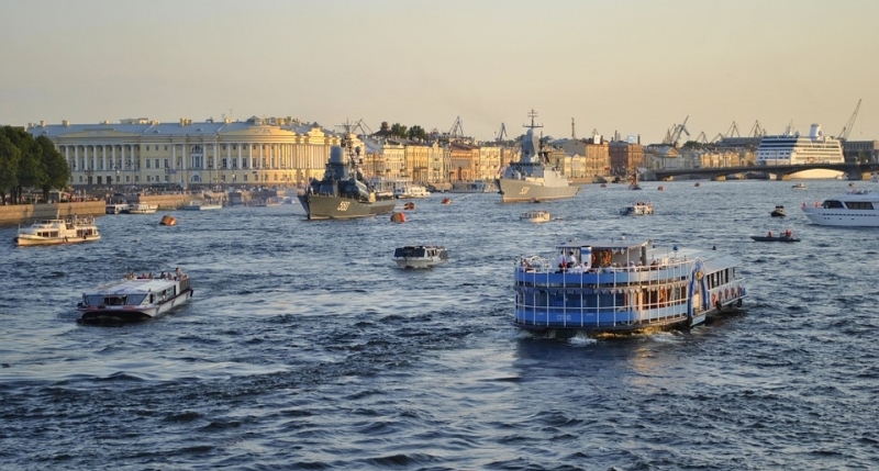Заксобрание Петербурга предлагает уменьшить налог для плавучих доков