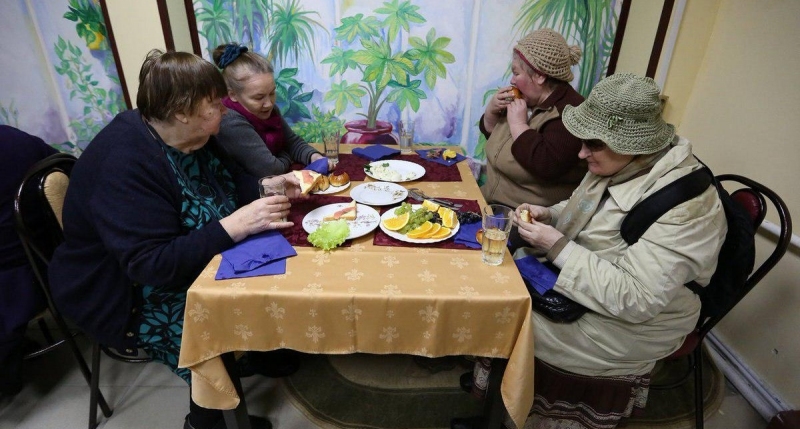 Севастопольские пенсионеры смогут бесплатно поесть в кафе