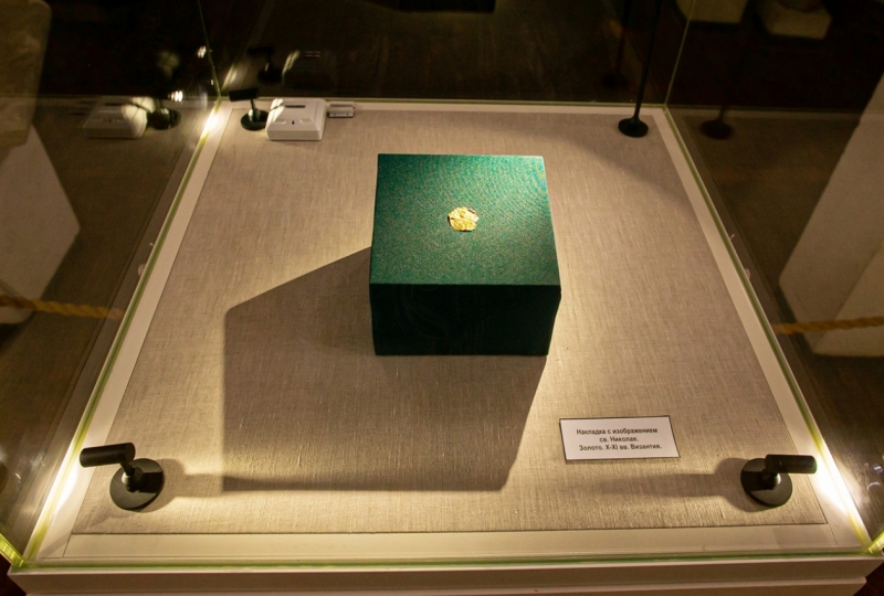 Выставка "Золотой образ Святого Николая" открылась в Херсонесе