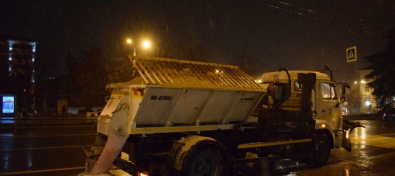 Севастопольских водителей и пешеходов призвали к бдительности в непогоду