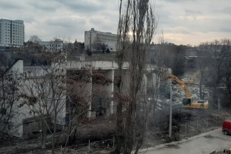 Спортивно-оздоровительный комплекс 200-летия Севастополя начали демонтировать