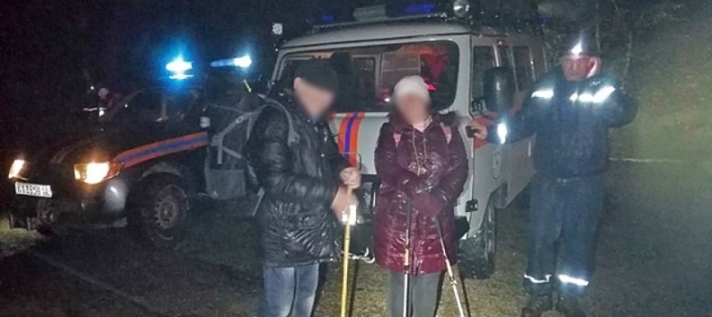 Спасатели два часа искали заблудившихся в темноте и тумане крымчан [фото]