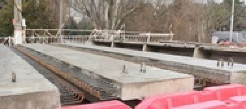 В Симферополе на Невского заменят асфальт, возобновлен ремонт моста на Гагарина