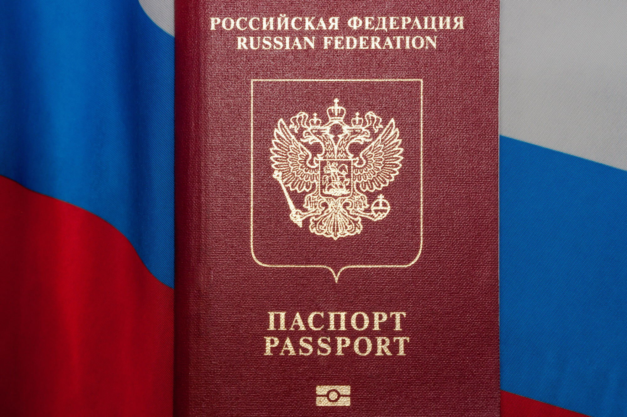 Путин подписал закон об упрощении получения гражданства
